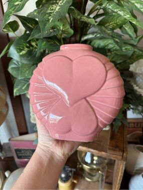 Vintage Pink Heart Shell Ceramic Vase - Unbranded